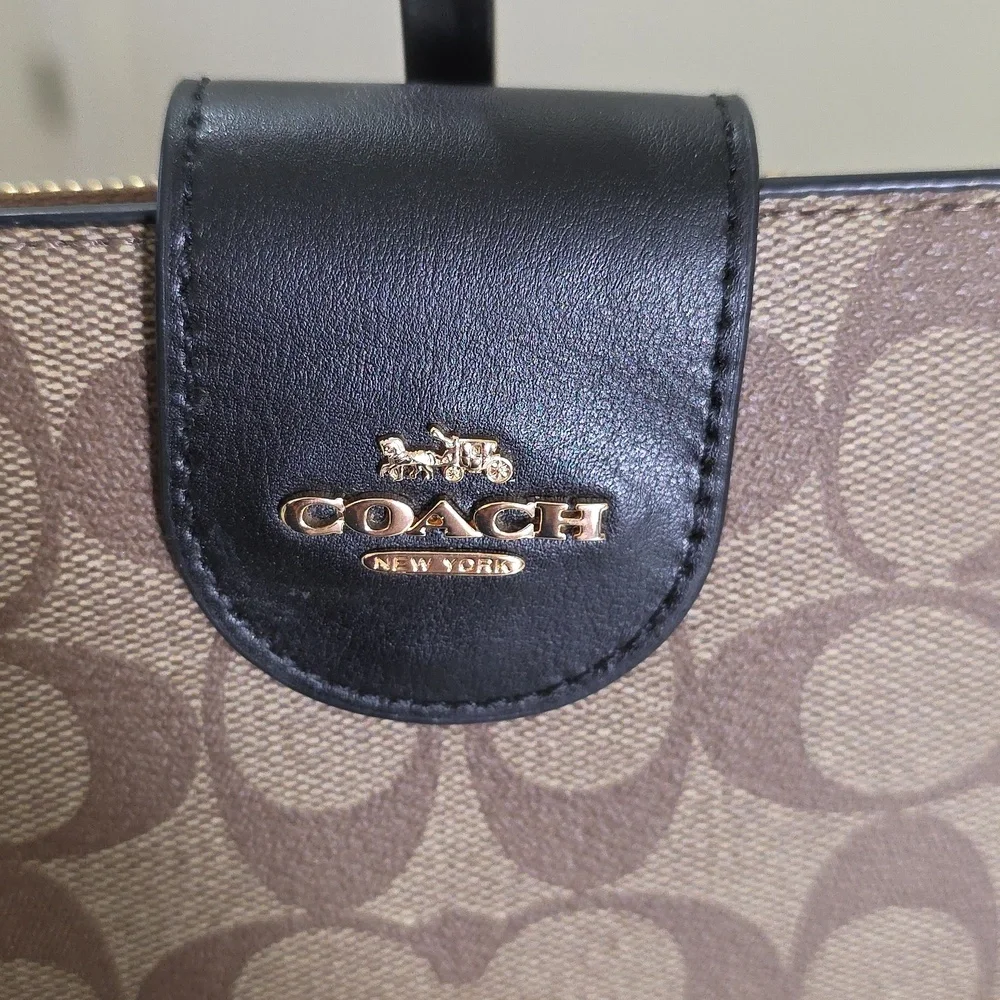 COACH C2874 Phone Wallet In Signature Canvas Gold/Walnut/Black NWOT - Picture 3 of 15